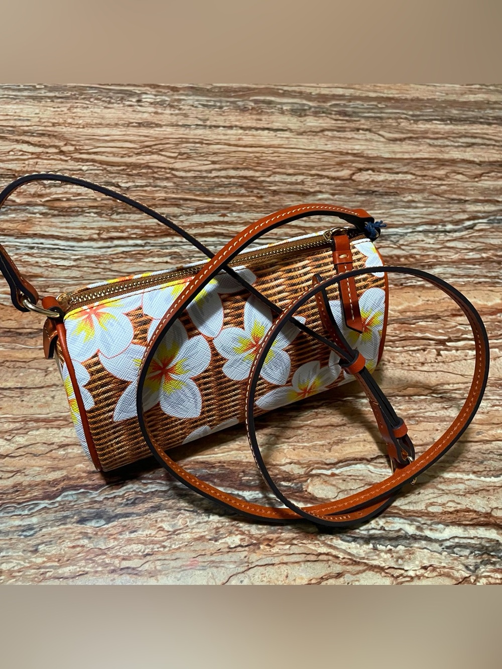 Dooney & Bourke - Picture 3 of 7